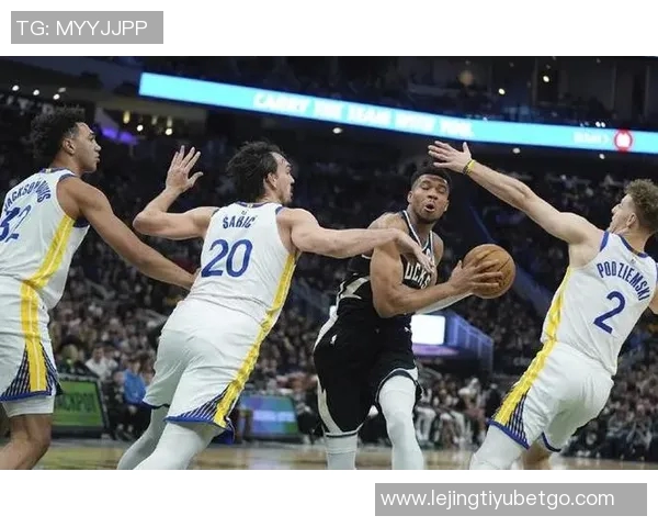 勇士半场苦战落后雄鹿仅2分库明加高效砍下16分4篮板表现抢眼