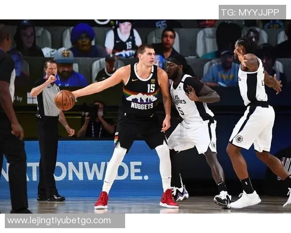 名嘴比尔西蒙斯评选中锋阵容约基奇领衔一阵申京杜伦入选二三阵 名嘴比尔西蒙斯评选中锋阵容约基奇领衔一阵申京杜伦入选二三阵