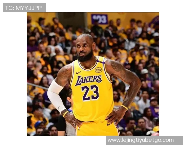 詹姆斯强调灵活调整打法是球员适应球队的重要生存智慧 詹姆斯强调灵活调整打法是球员适应球队的重要生存智慧